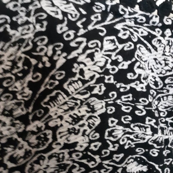 Lucky Black & White Crochet Print Tank Top M - Picture 8 of 8